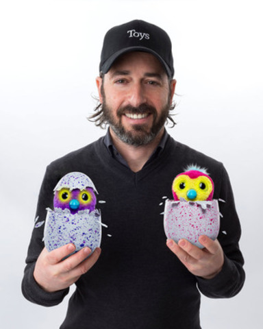 Ronnen Harary, co-founder and Co-Chief Executive Officer of Spin Master Corp, shows off award-winning Hatchimals (CNW Group/Spin Master)